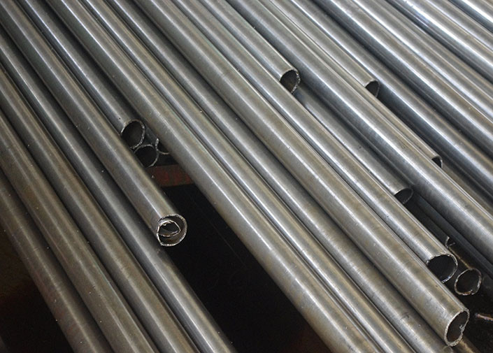 ASTM A179 Stainless Carbon Steel Seamless Pipe , ST35 / E215 Cold Drawn Low Carbon Pipes